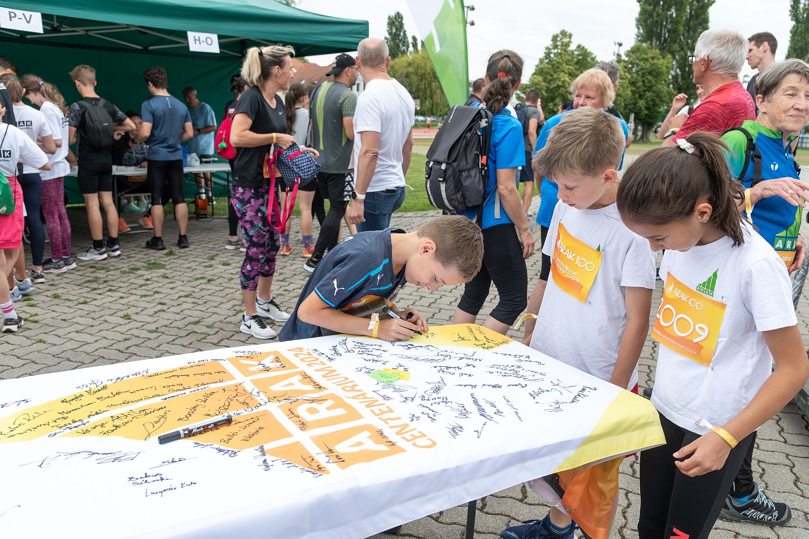 100x100-as váltóval ünnepelték a száz éves fennállást